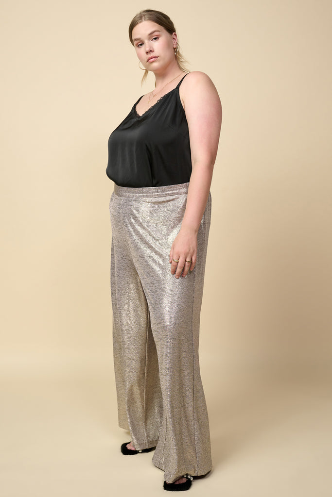 Plus Size - Lace Scallop Trim Camisole