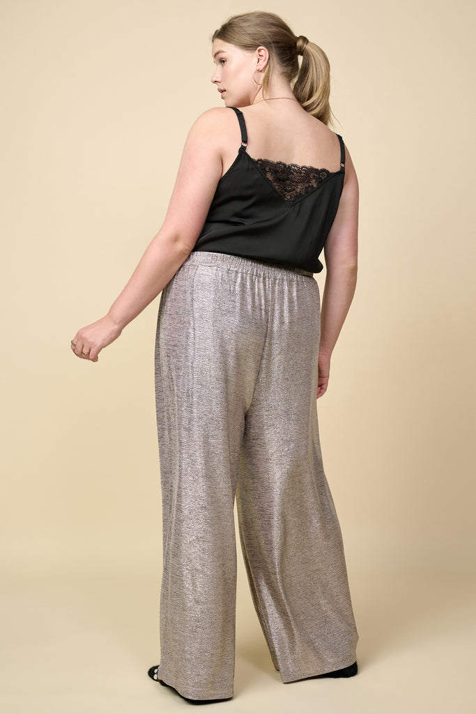 Plus Size - Lace Scallop Trim Camisole